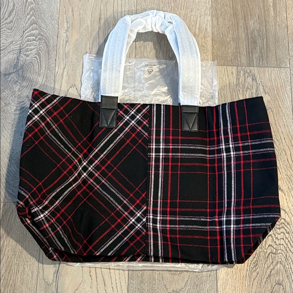 Victoria’s Secret Black & Red Plaid Tote Bag 13.75" x 22.83" x 7.375" Zip Top - Picture 5 of 12